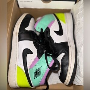 Nike Air Jordan 1 Mid SE Women's Size 7.5/Big kid's 6Y White/black/volt/green